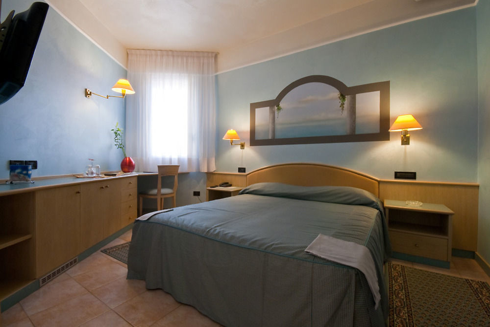 Hotel Universo Lido di Jesolo Exterior foto